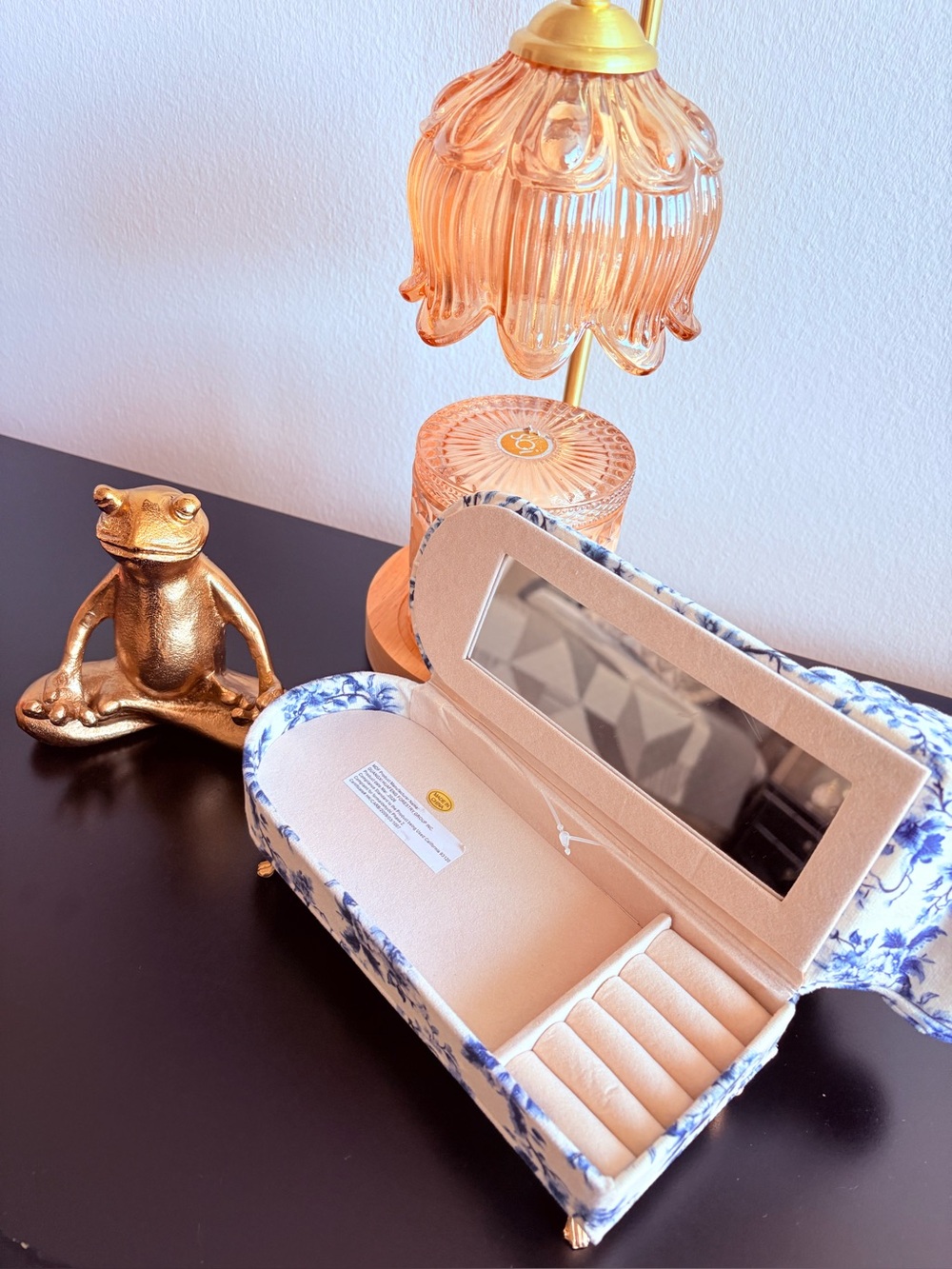 🩷🩷Blue Floral Mini Chaise Sofa Accent - Jewelry box 🩷🩷 - Picture 4 of 7